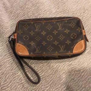 Vintage Louis Vuitton Clutch ❄️